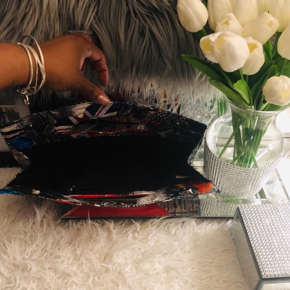 Large Clutch - Picture 2 of 2